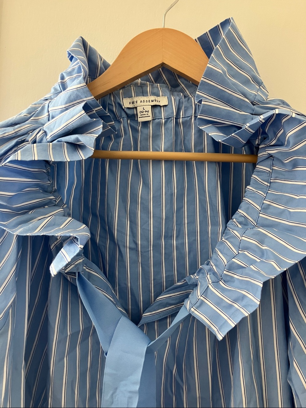 Free Assembly blouse - Picture 2 of 5